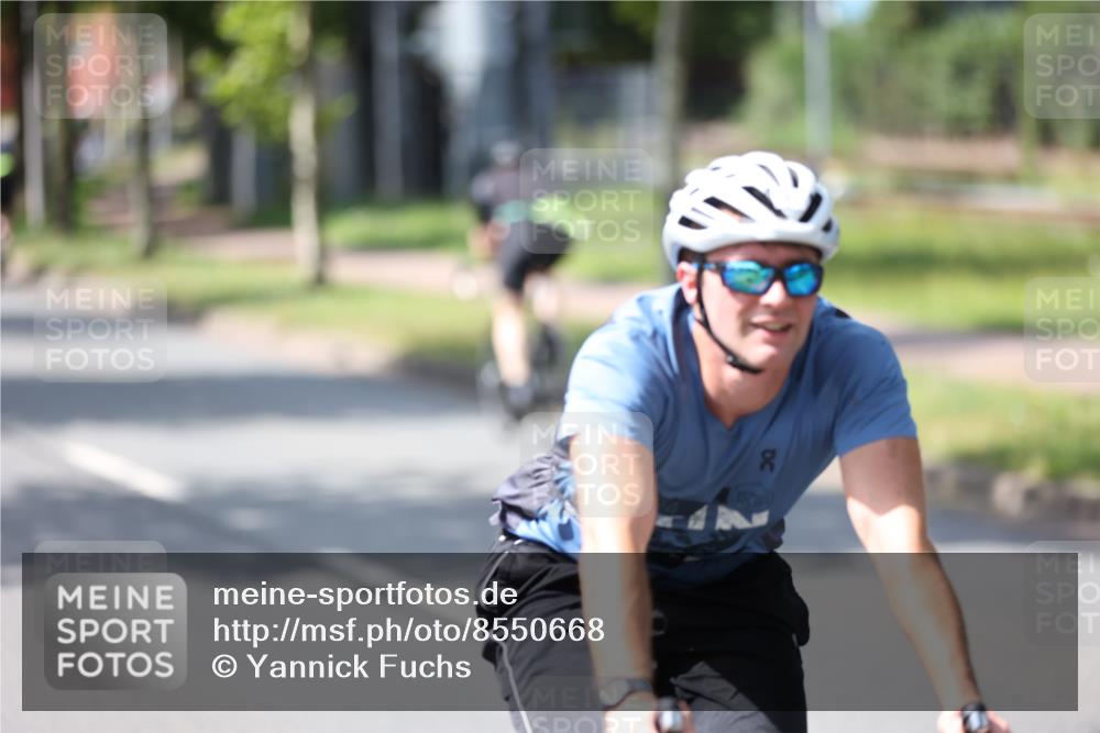 10.08.2025 - GEWOBA Citytriathlon Bremen Yannick Fuchs http://msf.ph/oto/8550668 10.08.2025 14:14:56 Radfahren 37, 68, 82, 96, 113, 133, 146, 151, 226 meine-sportfotos.de