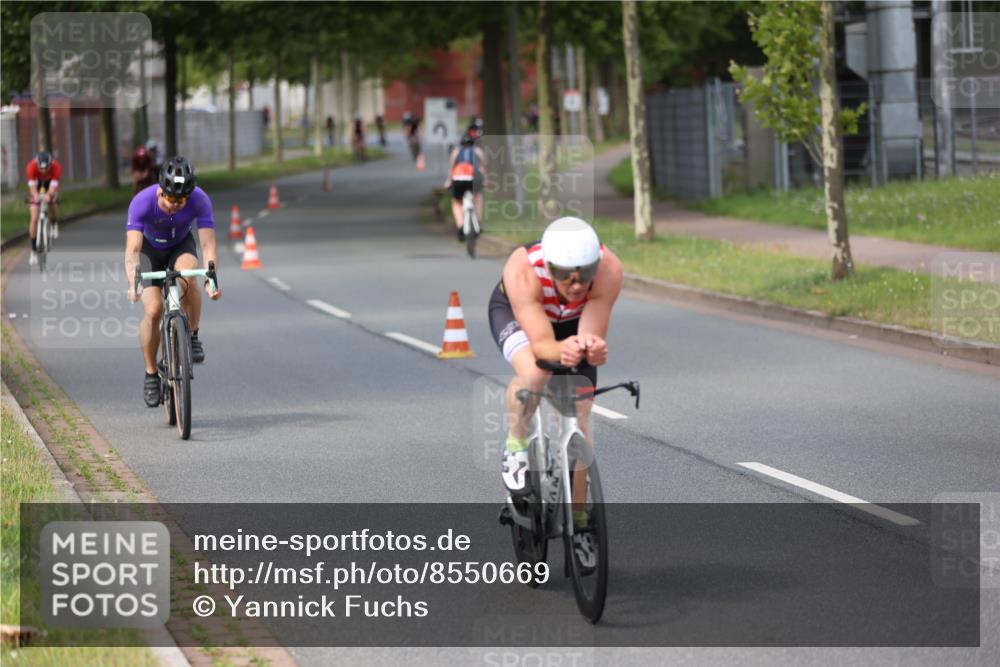 10.08.2025 - GEWOBA Citytriathlon Bremen Yannick Fuchs http://msf.ph/oto/8550669 10.08.2025 12:25:53 Radfahren 677, 684, 693, 730, 755, 830, 849, 850, 865, 871, 968, 1014 meine-sportfotos.de