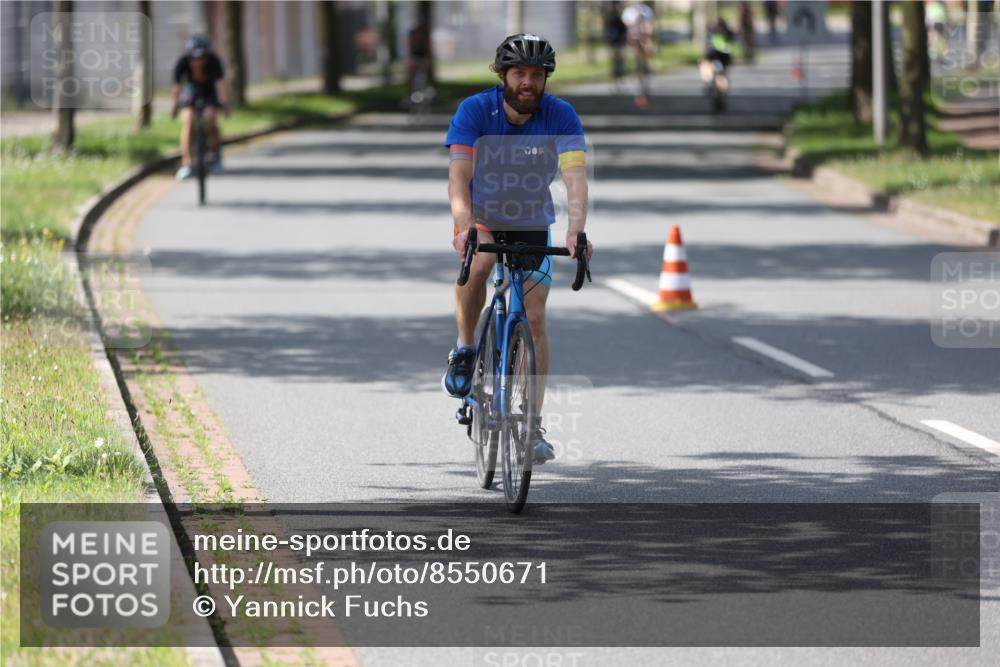 10.08.2025 - GEWOBA Citytriathlon Bremen Yannick Fuchs http://msf.ph/oto/8550671 10.08.2025 14:15:03 Radfahren 15, 37, 76, 82, 108, 133, 146, 151, 226 meine-sportfotos.de