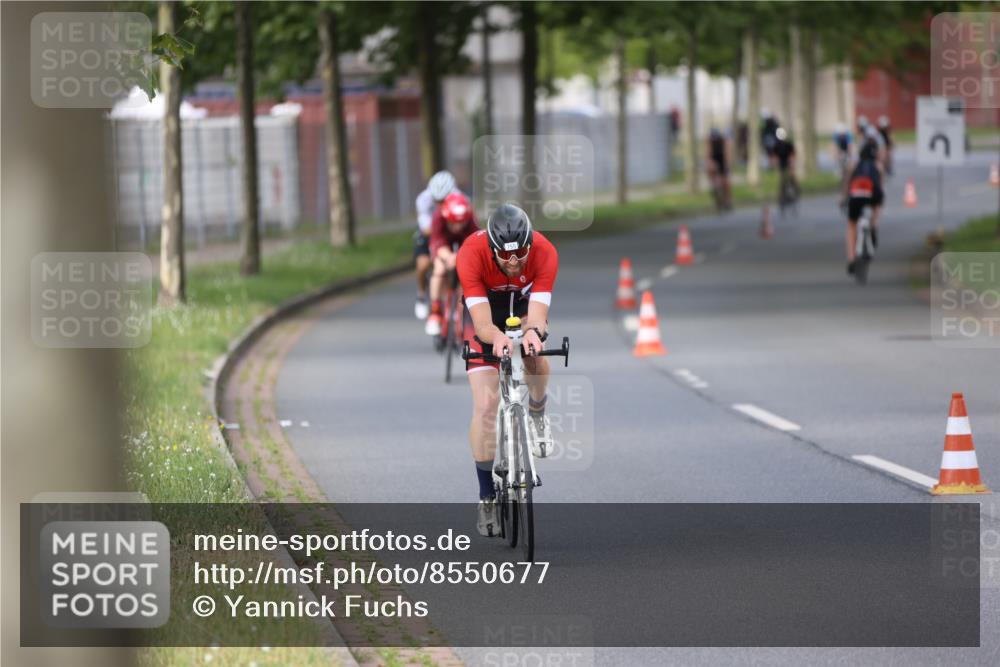 10.08.2025 - GEWOBA Citytriathlon Bremen Yannick Fuchs http://msf.ph/oto/8550677 10.08.2025 12:25:55 Radfahren 611, 677, 684, 693, 730, 755, 830, 842, 849, 850, 865, 871, 1014 meine-sportfotos.de