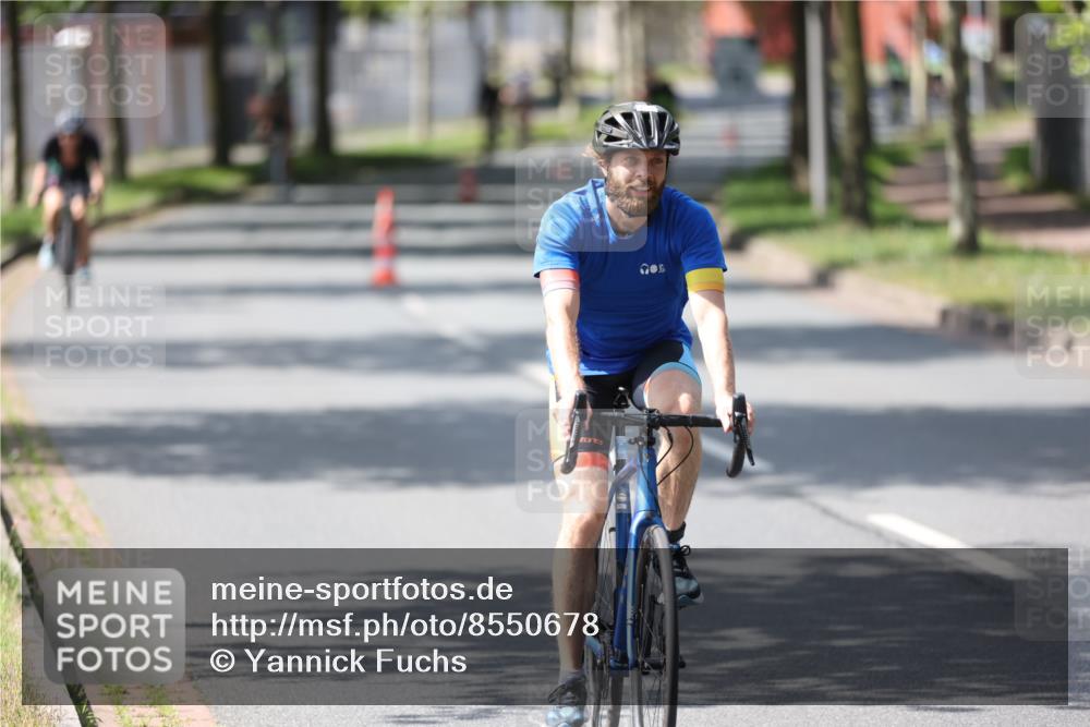 10.08.2025 - GEWOBA Citytriathlon Bremen Yannick Fuchs http://msf.ph/oto/8550678 10.08.2025 14:15:04 Radfahren 15, 37, 76, 82, 108, 133, 146, 151, 226 meine-sportfotos.de