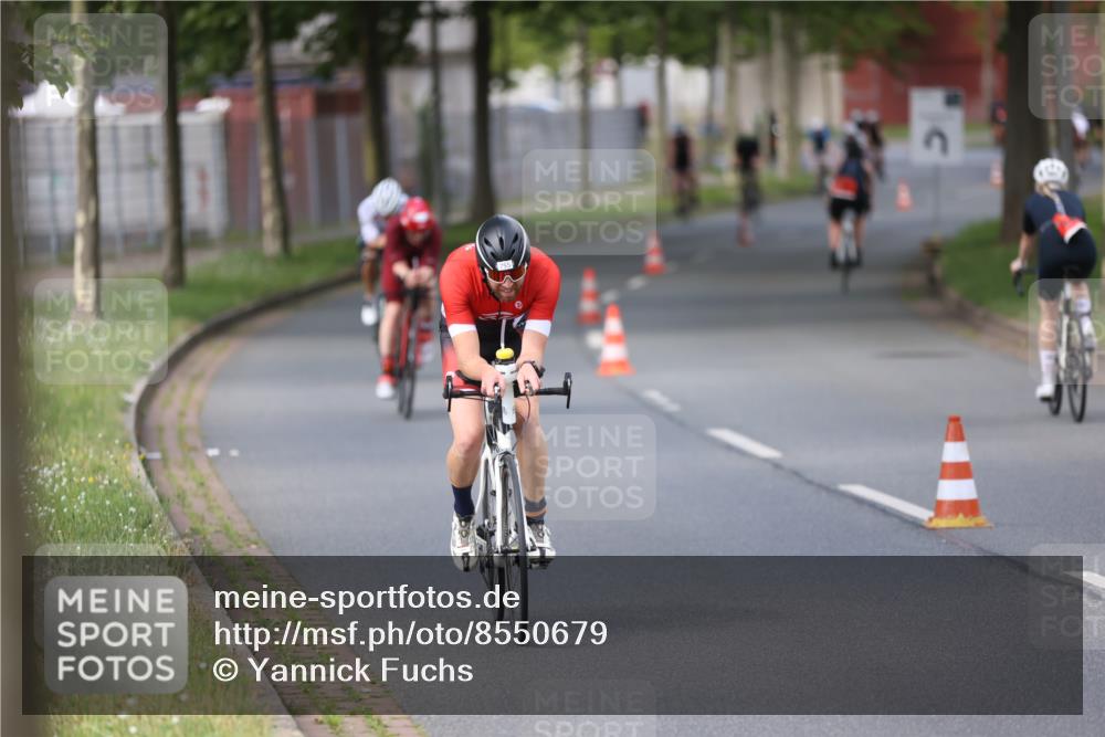 10.08.2025 - GEWOBA Citytriathlon Bremen Yannick Fuchs http://msf.ph/oto/8550679 10.08.2025 12:25:55 Radfahren 611, 677, 684, 693, 730, 755, 830, 842, 849, 850, 865, 871, 1014 meine-sportfotos.de