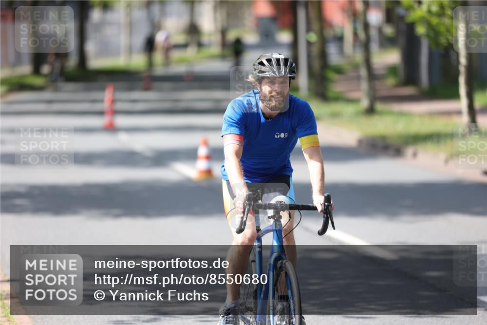 10.08.2025 - GEWOBA Citytriathlon Bremen Yannick Fuchs http://msf.ph/oto/8550680 10.08.2025 14:15:04 Radfahren 15, 37, 76, 82, 108, 133, 146, 151, 226 meine-sportfotos.de