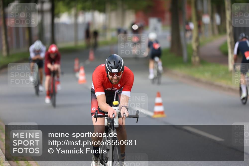 10.08.2025 - GEWOBA Citytriathlon Bremen Yannick Fuchs http://msf.ph/oto/8550681 10.08.2025 12:25:56 Radfahren 611, 677, 684, 693, 730, 755, 830, 842, 849, 850, 865, 871, 1014 meine-sportfotos.de
