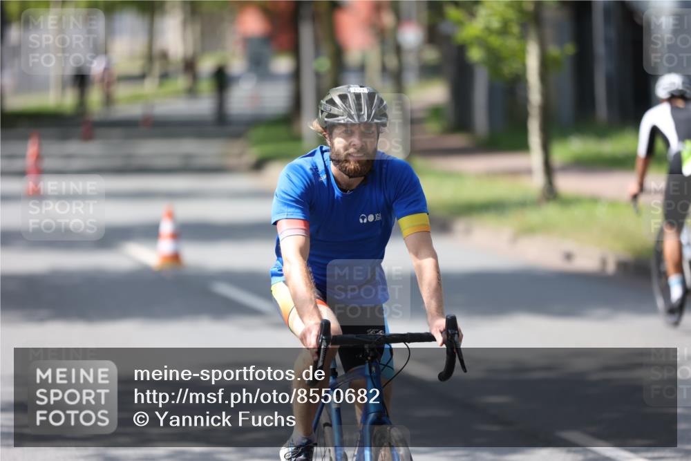 10.08.2025 - GEWOBA Citytriathlon Bremen Yannick Fuchs http://msf.ph/oto/8550682 10.08.2025 14:15:04 Radfahren 15, 37, 76, 82, 108, 133, 146, 151, 226 meine-sportfotos.de