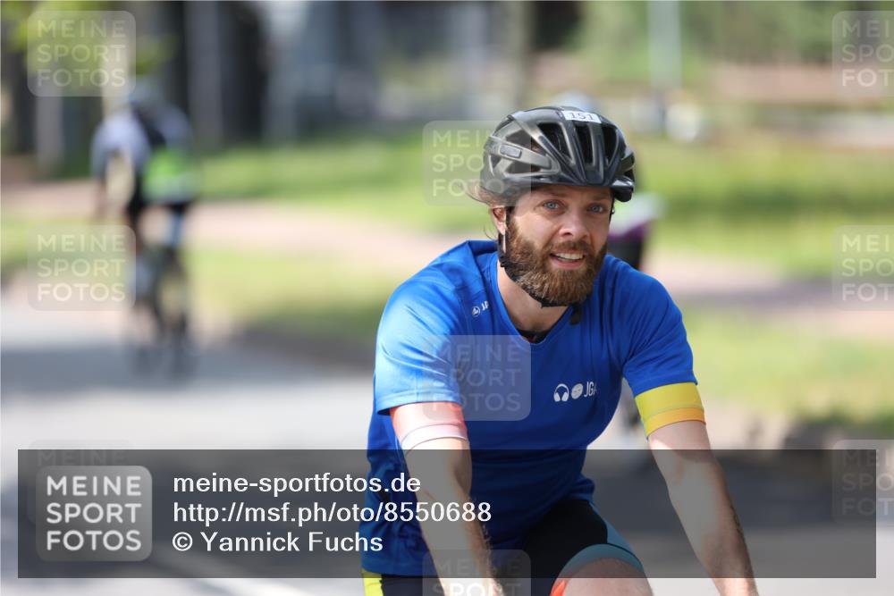 10.08.2025 - GEWOBA Citytriathlon Bremen Yannick Fuchs http://msf.ph/oto/8550688 10.08.2025 14:15:04 Radfahren 15, 37, 76, 82, 108, 133, 146, 151, 226 meine-sportfotos.de