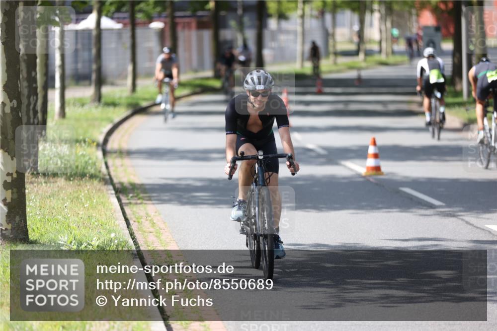 10.08.2025 - GEWOBA Citytriathlon Bremen Yannick Fuchs http://msf.ph/oto/8550689 10.08.2025 14:15:07 Radfahren 15, 37, 76, 82, 88, 108, 133, 146, 151, 226 meine-sportfotos.de