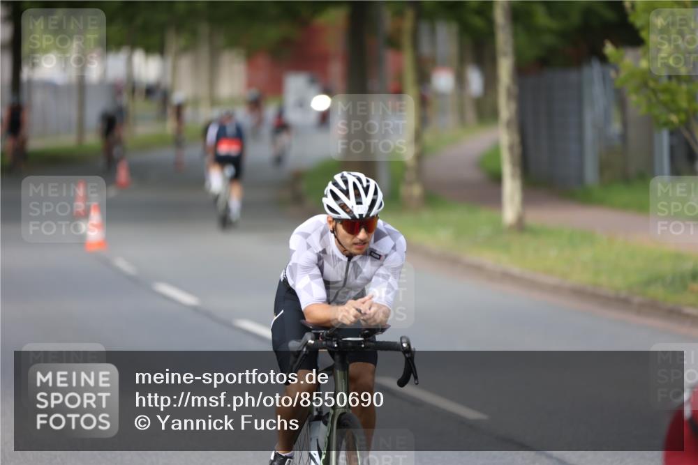 10.08.2025 - GEWOBA Citytriathlon Bremen Yannick Fuchs http://msf.ph/oto/8550690 10.08.2025 12:25:58 Radfahren 611, 661, 677, 693, 730, 755, 830, 842, 849, 865, 871, 911, 1014 meine-sportfotos.de