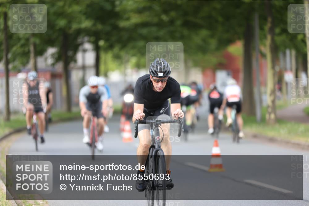 10.08.2025 - GEWOBA Citytriathlon Bremen Yannick Fuchs http://msf.ph/oto/8550693 10.08.2025 12:26:04 Radfahren 608, 611, 661, 693, 730, 755, 786, 830, 842, 849, 865, 871, 911, 1014 meine-sportfotos.de