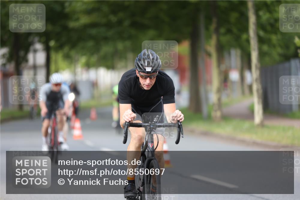 10.08.2025 - GEWOBA Citytriathlon Bremen Yannick Fuchs http://msf.ph/oto/8550697 10.08.2025 12:26:04 Radfahren 608, 611, 661, 693, 730, 755, 786, 830, 842, 849, 865, 871, 911, 1014 meine-sportfotos.de