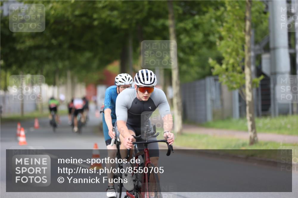 10.08.2025 - GEWOBA Citytriathlon Bremen Yannick Fuchs http://msf.ph/oto/8550705 10.08.2025 12:26:06 Radfahren 608, 611, 661, 693, 730, 755, 786, 808, 842, 849, 865, 871, 911, 1014 meine-sportfotos.de