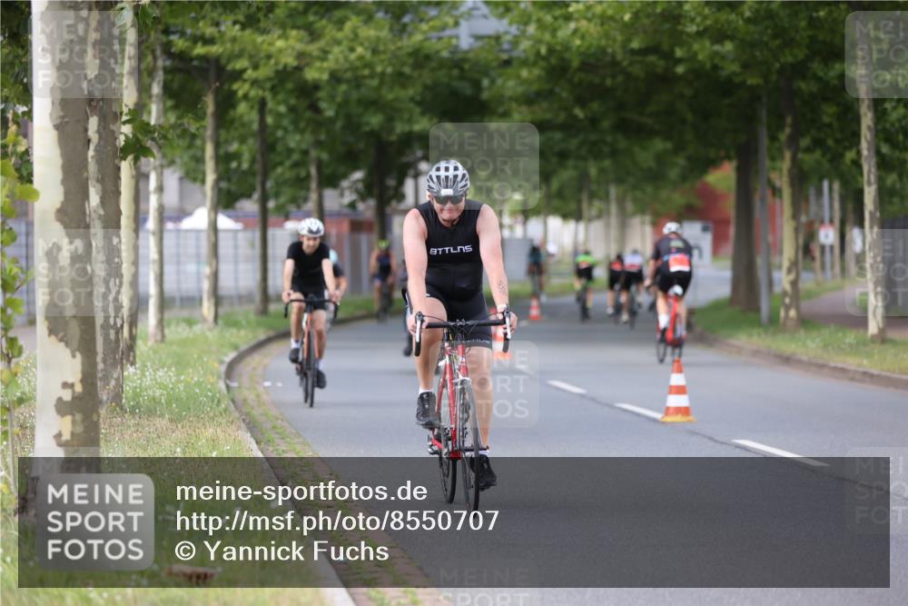 10.08.2025 - GEWOBA Citytriathlon Bremen Yannick Fuchs http://msf.ph/oto/8550707 10.08.2025 12:26:07 Radfahren 608, 611, 661, 693, 730, 755, 786, 808, 842, 849, 865, 871, 911, 1014 meine-sportfotos.de