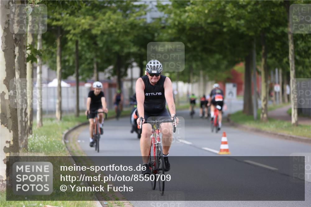 10.08.2025 - GEWOBA Citytriathlon Bremen Yannick Fuchs http://msf.ph/oto/8550709 10.08.2025 12:26:07 Radfahren 608, 611, 661, 693, 730, 755, 786, 808, 842, 849, 865, 871, 911, 1014 meine-sportfotos.de