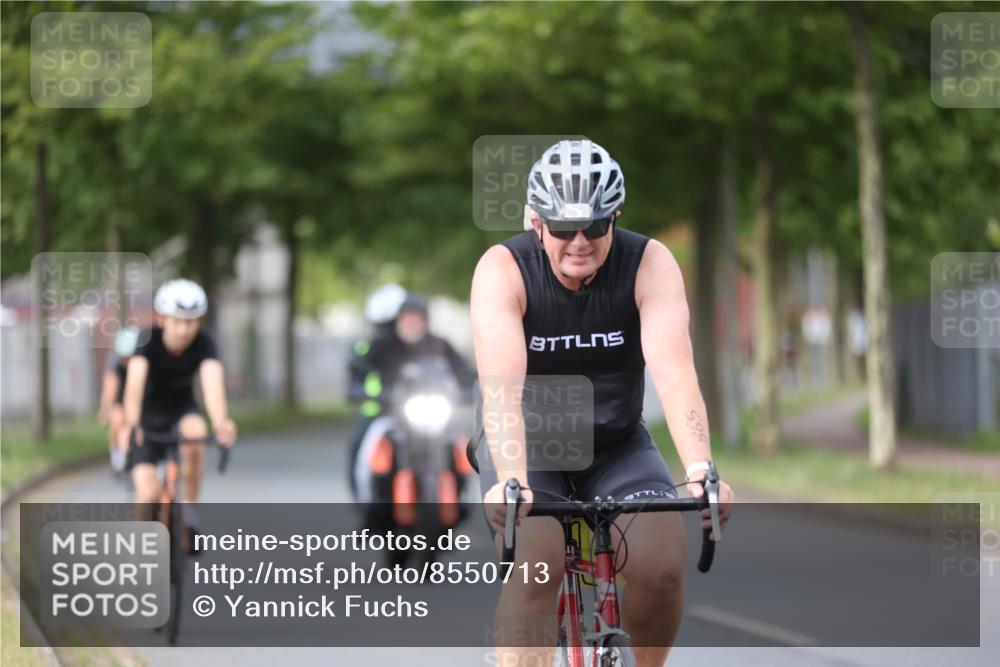 10.08.2025 - GEWOBA Citytriathlon Bremen Yannick Fuchs http://msf.ph/oto/8550713 10.08.2025 12:26:07 Radfahren 608, 611, 661, 693, 730, 755, 786, 808, 842, 849, 865, 871, 911, 1014 meine-sportfotos.de