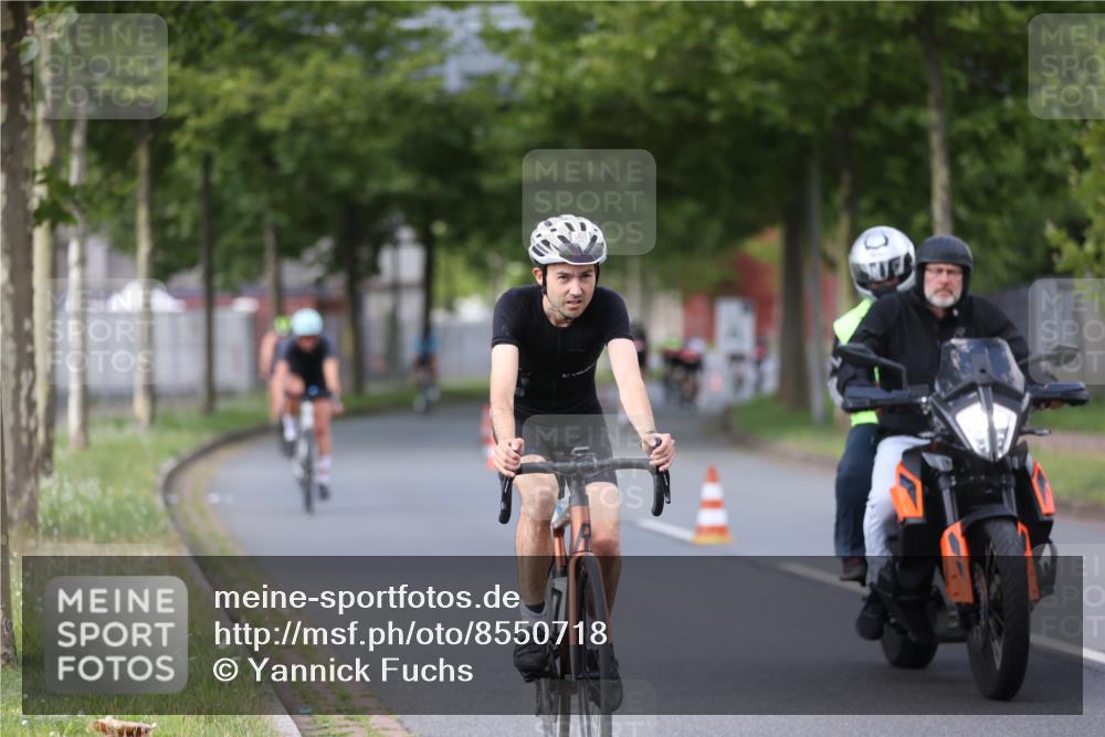 10.08.2025 - GEWOBA Citytriathlon Bremen Yannick Fuchs http://msf.ph/oto/8550718 10.08.2025 12:26:08 Radfahren 608, 611, 661, 730, 755, 786, 808, 842, 865, 871, 911, 1014 meine-sportfotos.de