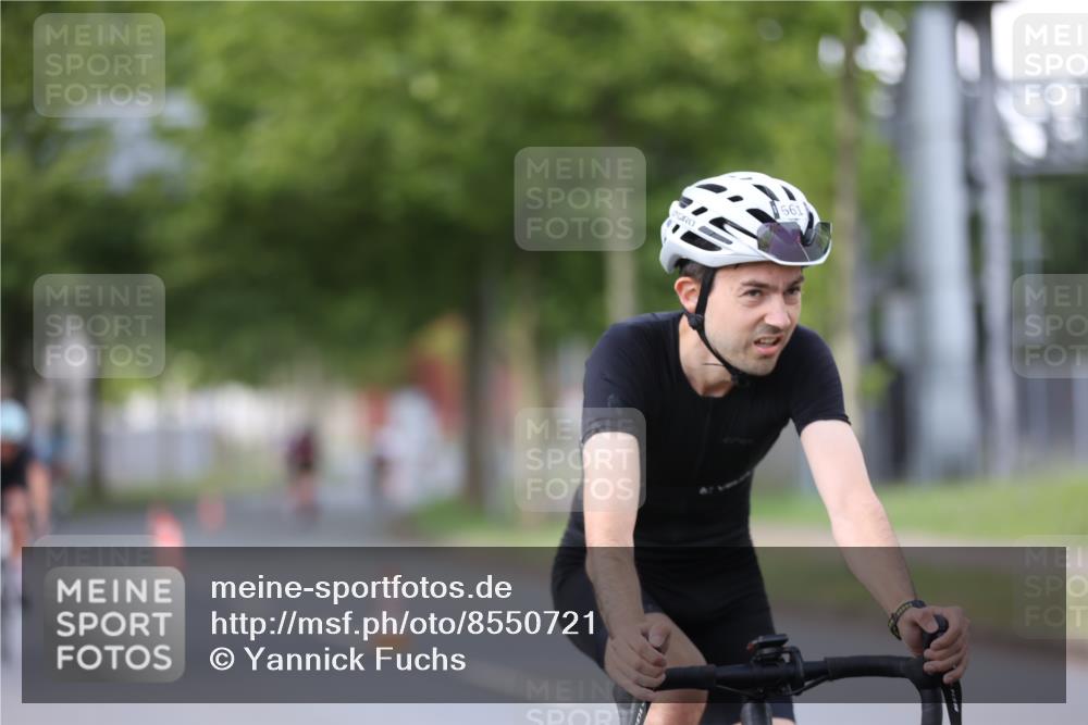 10.08.2025 - GEWOBA Citytriathlon Bremen Yannick Fuchs http://msf.ph/oto/8550721 10.08.2025 12:26:09 Radfahren 608, 611, 661, 730, 755, 786, 808, 842, 865, 871, 911, 1014 meine-sportfotos.de