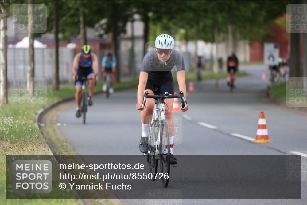 10.08.2025 - GEWOBA Citytriathlon Bremen Yannick Fuchs http://msf.ph/oto/8550726 10.08.2025 12:26:10 Radfahren 608, 611, 661, 730, 755, 786, 808, 842, 865, 871, 911, 1014 meine-sportfotos.de