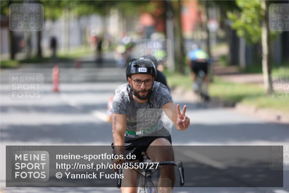 10.08.2025 - GEWOBA Citytriathlon Bremen Yannick Fuchs http://msf.ph/oto/8550727 10.08.2025 14:15:12 Radfahren 15, 45, 54, 55, 76, 88, 97, 108, 133, 146, 151, 226 meine-sportfotos.de