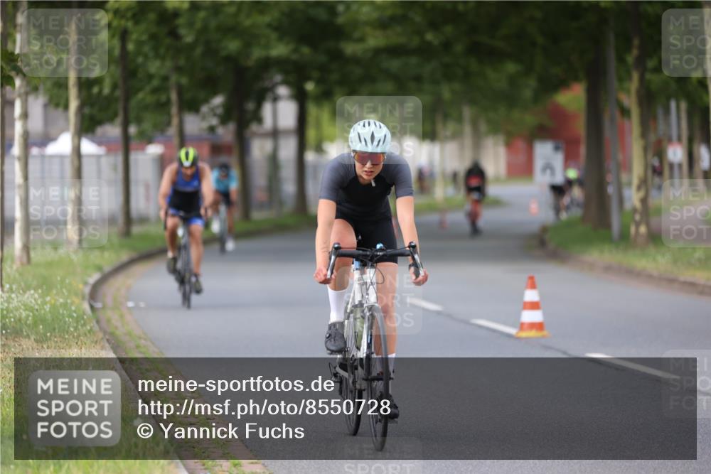 10.08.2025 - GEWOBA Citytriathlon Bremen Yannick Fuchs http://msf.ph/oto/8550728 10.08.2025 12:26:10 Radfahren 608, 611, 661, 730, 755, 786, 808, 842, 865, 871, 911, 1014 meine-sportfotos.de