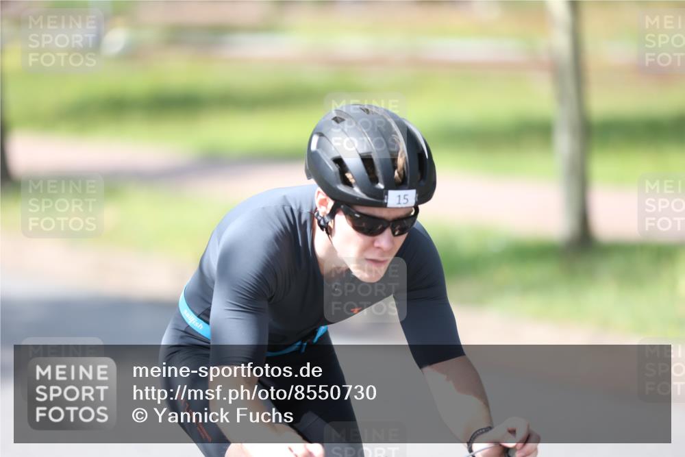 10.08.2025 - GEWOBA Citytriathlon Bremen Yannick Fuchs http://msf.ph/oto/8550730 10.08.2025 14:15:13 Radfahren 15, 45, 54, 55, 76, 88, 97, 108, 133, 146, 151, 226 meine-sportfotos.de
