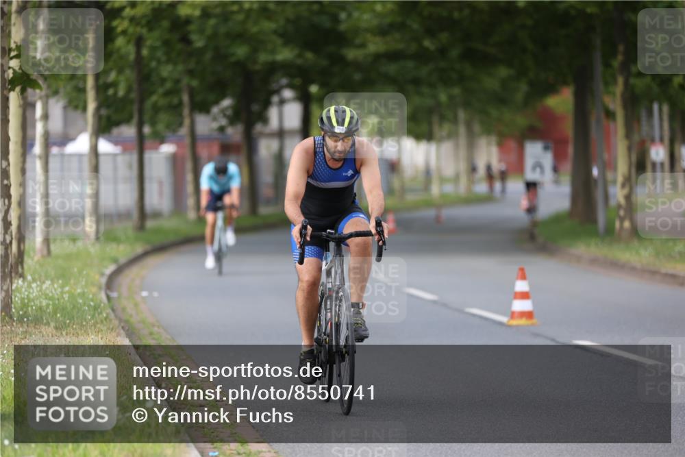 10.08.2025 - GEWOBA Citytriathlon Bremen Yannick Fuchs http://msf.ph/oto/8550741 10.08.2025 12:26:12 Radfahren 608, 611, 661, 730, 755, 786, 808, 842, 865, 871, 911, 1014 meine-sportfotos.de