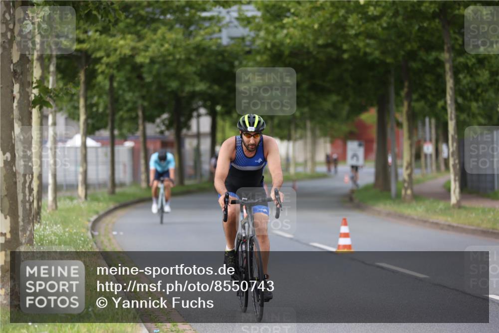10.08.2025 - GEWOBA Citytriathlon Bremen Yannick Fuchs http://msf.ph/oto/8550743 10.08.2025 12:26:12 Radfahren 608, 611, 661, 730, 755, 786, 808, 842, 865, 871, 911, 1014 meine-sportfotos.de