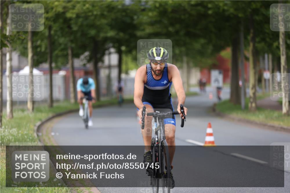 10.08.2025 - GEWOBA Citytriathlon Bremen Yannick Fuchs http://msf.ph/oto/8550745 10.08.2025 12:26:12 Radfahren 608, 611, 661, 730, 755, 786, 808, 842, 865, 871, 911, 1014 meine-sportfotos.de