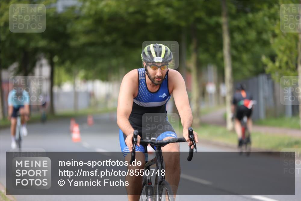 10.08.2025 - GEWOBA Citytriathlon Bremen Yannick Fuchs http://msf.ph/oto/8550748 10.08.2025 12:26:13 Radfahren 608, 611, 661, 730, 786, 808, 842, 865, 871, 911, 1014 meine-sportfotos.de