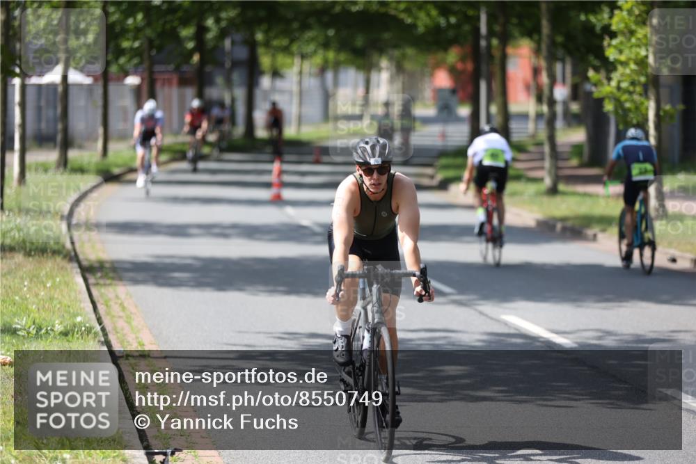 10.08.2025 - GEWOBA Citytriathlon Bremen Yannick Fuchs http://msf.ph/oto/8550749 10.08.2025 14:15:16 Radfahren 15, 45, 54, 55, 76, 88, 97, 108, 133, 146, 151 meine-sportfotos.de