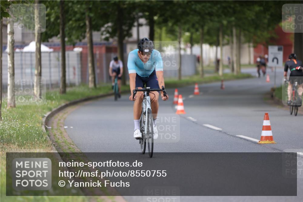 10.08.2025 - GEWOBA Citytriathlon Bremen Yannick Fuchs http://msf.ph/oto/8550755 10.08.2025 12:26:14 Radfahren 608, 611, 661, 730, 786, 808, 842, 865, 871, 911 meine-sportfotos.de