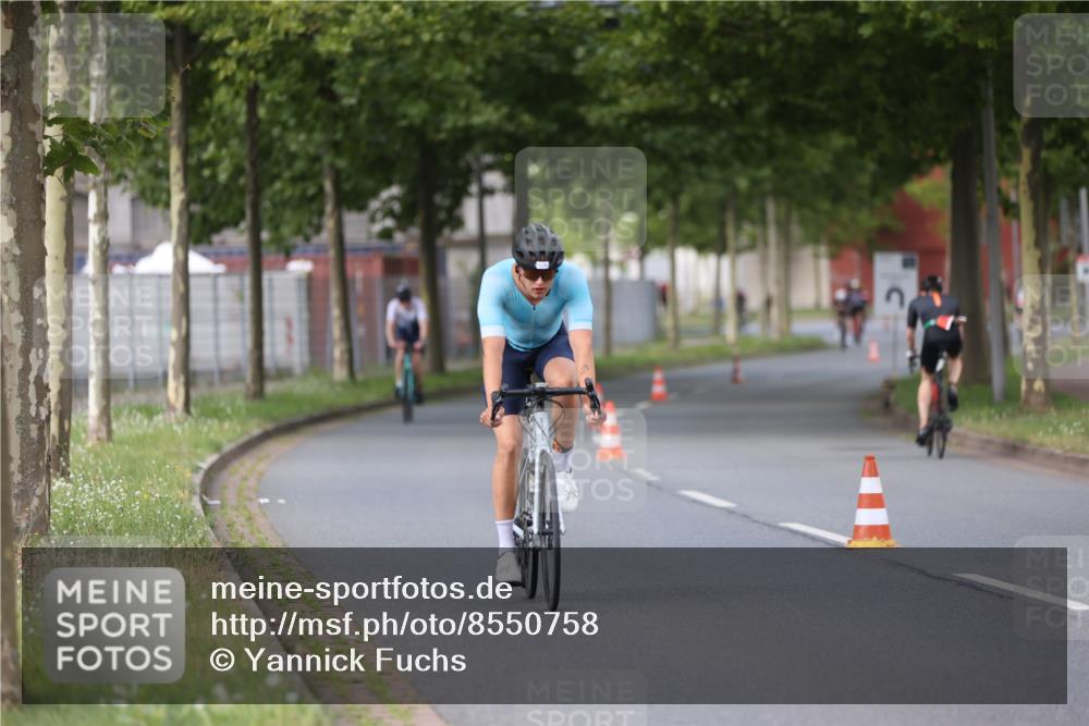 10.08.2025 - GEWOBA Citytriathlon Bremen Yannick Fuchs http://msf.ph/oto/8550758 10.08.2025 12:26:14 Radfahren 608, 611, 661, 730, 786, 808, 842, 865, 871, 911 meine-sportfotos.de