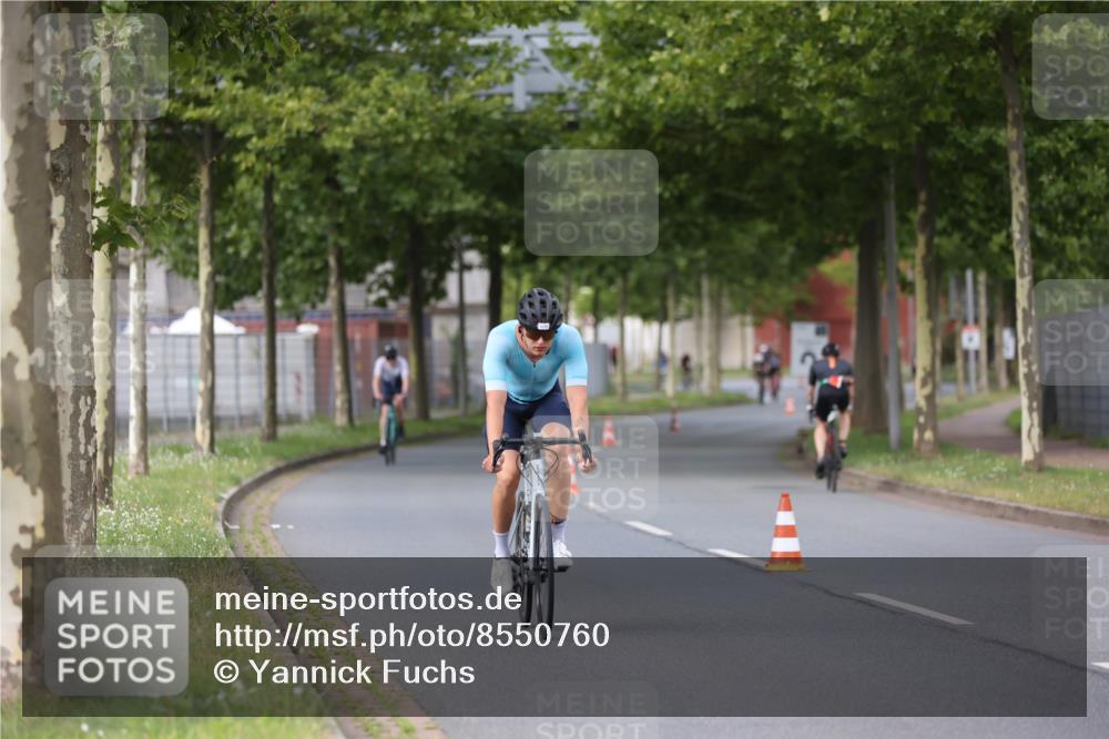 10.08.2025 - GEWOBA Citytriathlon Bremen Yannick Fuchs http://msf.ph/oto/8550760 10.08.2025 12:26:14 Radfahren 608, 611, 661, 730, 786, 808, 842, 865, 871, 911 meine-sportfotos.de