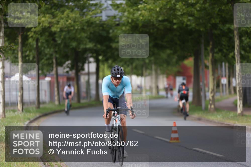 10.08.2025 - GEWOBA Citytriathlon Bremen Yannick Fuchs http://msf.ph/oto/8550762 10.08.2025 12:26:15 Radfahren 608, 611, 661, 786, 808, 842, 865, 871, 911 meine-sportfotos.de