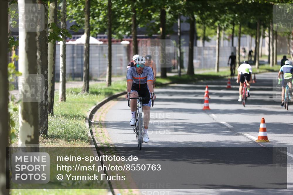 10.08.2025 - GEWOBA Citytriathlon Bremen Yannick Fuchs http://msf.ph/oto/8550763 10.08.2025 14:15:19 Radfahren 15, 45, 54, 55, 76, 88, 97, 108, 123, 133, 146 meine-sportfotos.de