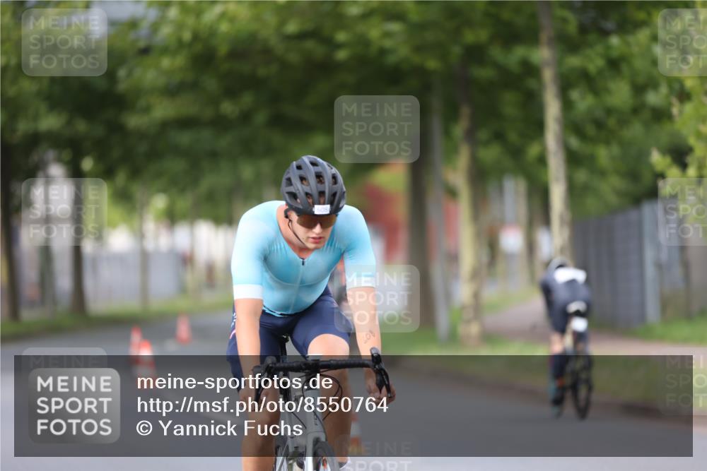 10.08.2025 - GEWOBA Citytriathlon Bremen Yannick Fuchs http://msf.ph/oto/8550764 10.08.2025 12:26:15 Radfahren 608, 611, 661, 786, 808, 842, 865, 871, 911 meine-sportfotos.de