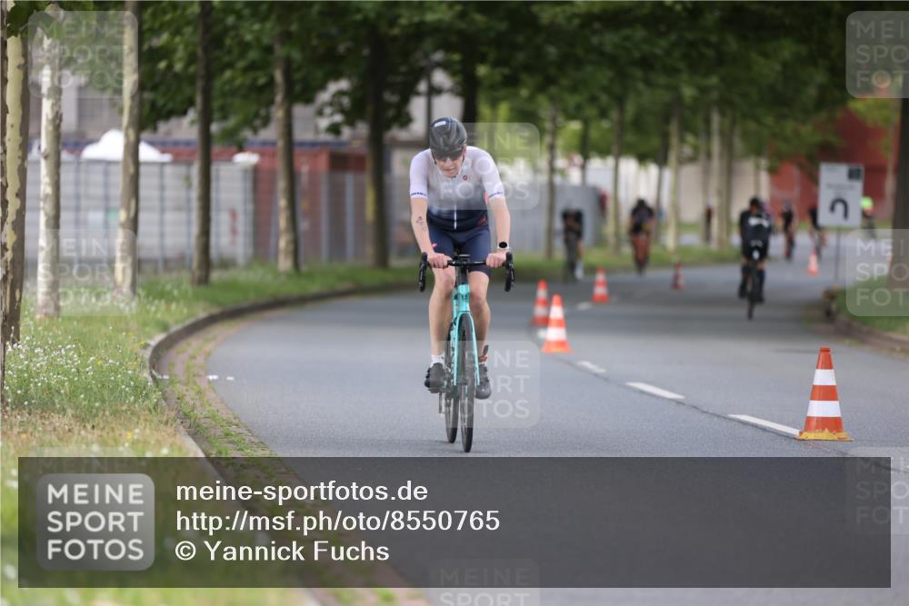 10.08.2025 - GEWOBA Citytriathlon Bremen Yannick Fuchs http://msf.ph/oto/8550765 10.08.2025 12:26:18 Radfahren 608, 611, 628, 661, 731, 786, 808, 842, 871, 911 meine-sportfotos.de
