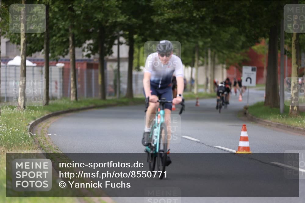 10.08.2025 - GEWOBA Citytriathlon Bremen Yannick Fuchs http://msf.ph/oto/8550771 10.08.2025 12:26:19 Radfahren 608, 611, 628, 661, 731, 786, 808, 842, 911 meine-sportfotos.de