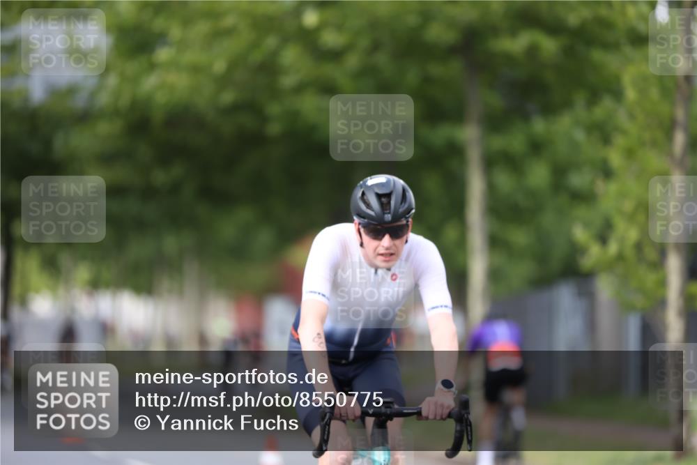 10.08.2025 - GEWOBA Citytriathlon Bremen Yannick Fuchs http://msf.ph/oto/8550775 10.08.2025 12:26:20 Radfahren 608, 628, 661, 731, 786, 808, 837, 842, 911, 972 meine-sportfotos.de