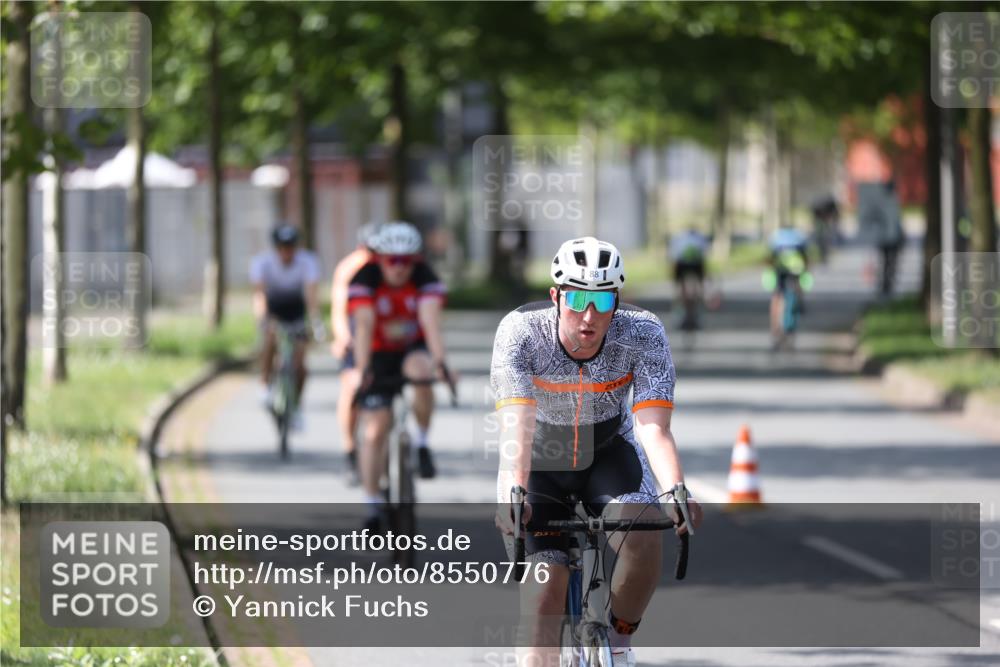 10.08.2025 - GEWOBA Citytriathlon Bremen Yannick Fuchs http://msf.ph/oto/8550776 10.08.2025 14:15:20 Radfahren 15, 45, 54, 55, 76, 88, 97, 108, 123, 146 meine-sportfotos.de