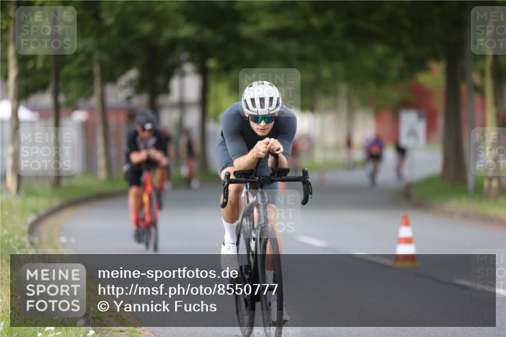 10.08.2025 - GEWOBA Citytriathlon Bremen Yannick Fuchs http://msf.ph/oto/8550777 10.08.2025 12:26:26 Radfahren 574, 608, 628, 668, 731, 808, 837, 903, 930, 972 meine-sportfotos.de