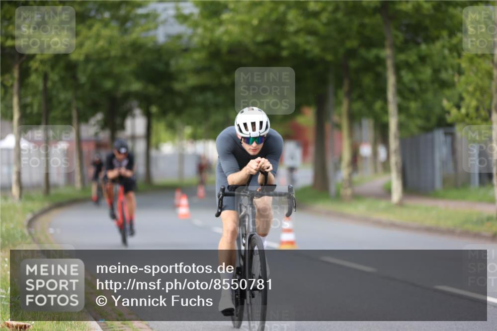 10.08.2025 - GEWOBA Citytriathlon Bremen Yannick Fuchs http://msf.ph/oto/8550781 10.08.2025 12:26:26 Radfahren 574, 608, 628, 668, 731, 808, 837, 903, 930, 972 meine-sportfotos.de