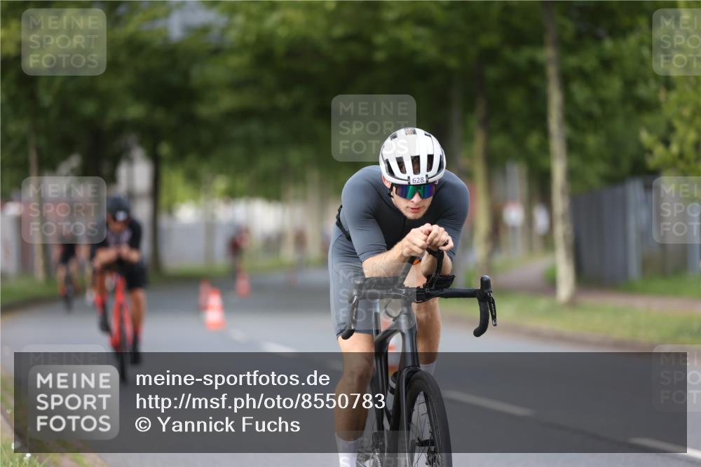 10.08.2025 - GEWOBA Citytriathlon Bremen Yannick Fuchs http://msf.ph/oto/8550783 10.08.2025 12:26:26 Radfahren 574, 608, 628, 668, 731, 808, 837, 903, 930, 972 meine-sportfotos.de