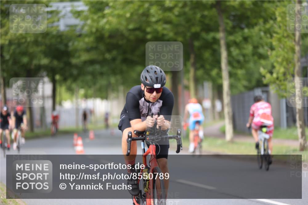 10.08.2025 - GEWOBA Citytriathlon Bremen Yannick Fuchs http://msf.ph/oto/8550789 10.08.2025 12:26:28 Radfahren 574, 608, 628, 668, 731, 808, 837, 903, 930, 972 meine-sportfotos.de