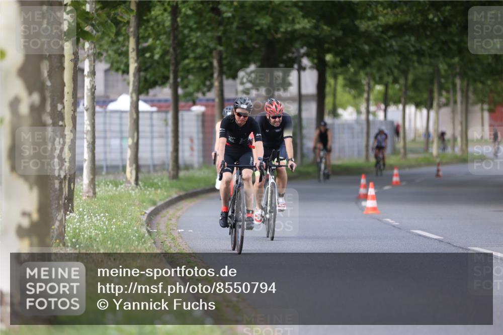 10.08.2025 - GEWOBA Citytriathlon Bremen Yannick Fuchs http://msf.ph/oto/8550794 10.08.2025 12:26:29 Radfahren 574, 608, 628, 668, 731, 808, 837, 903, 930, 972 meine-sportfotos.de