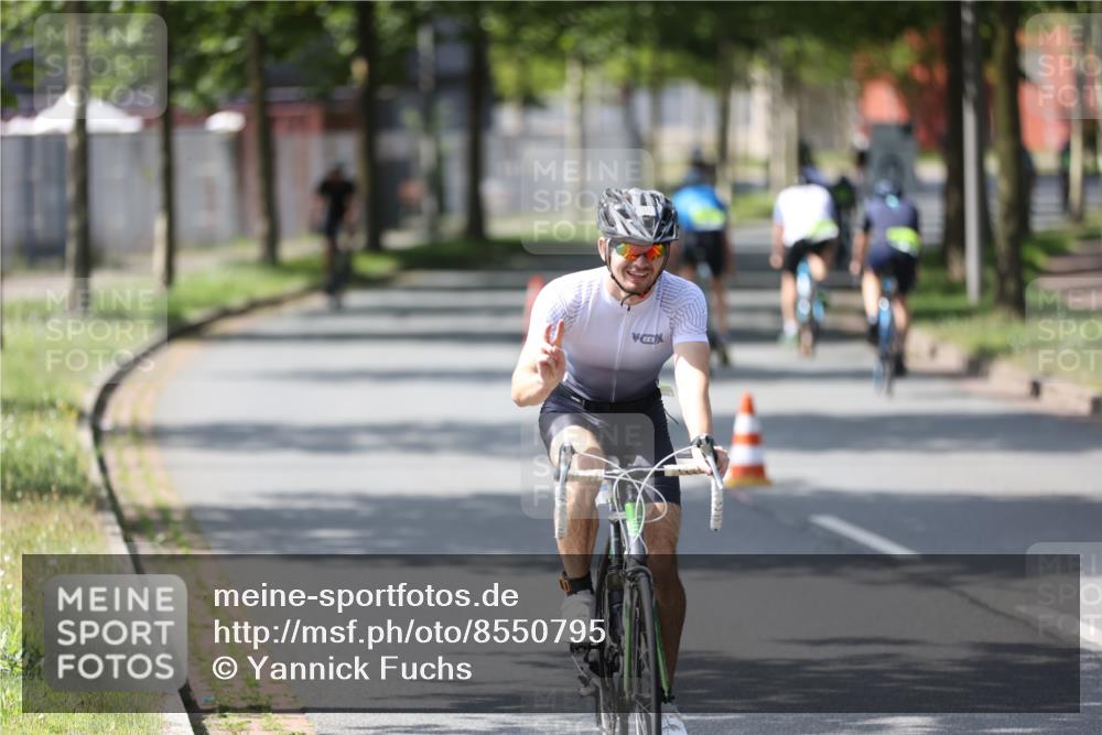 10.08.2025 - GEWOBA Citytriathlon Bremen Yannick Fuchs http://msf.ph/oto/8550795 10.08.2025 14:15:23 Radfahren 15, 45, 54, 55, 76, 88, 97, 108, 123 meine-sportfotos.de