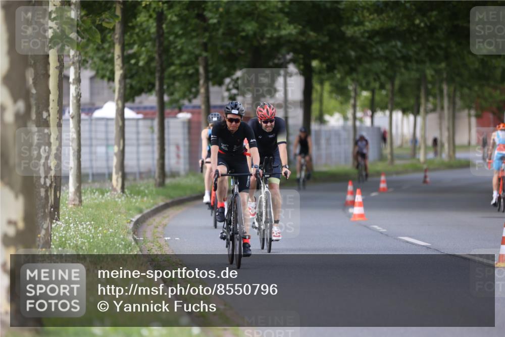 10.08.2025 - GEWOBA Citytriathlon Bremen Yannick Fuchs http://msf.ph/oto/8550796 10.08.2025 12:26:30 Radfahren 574, 628, 668, 731, 808, 837, 903, 930, 972 meine-sportfotos.de