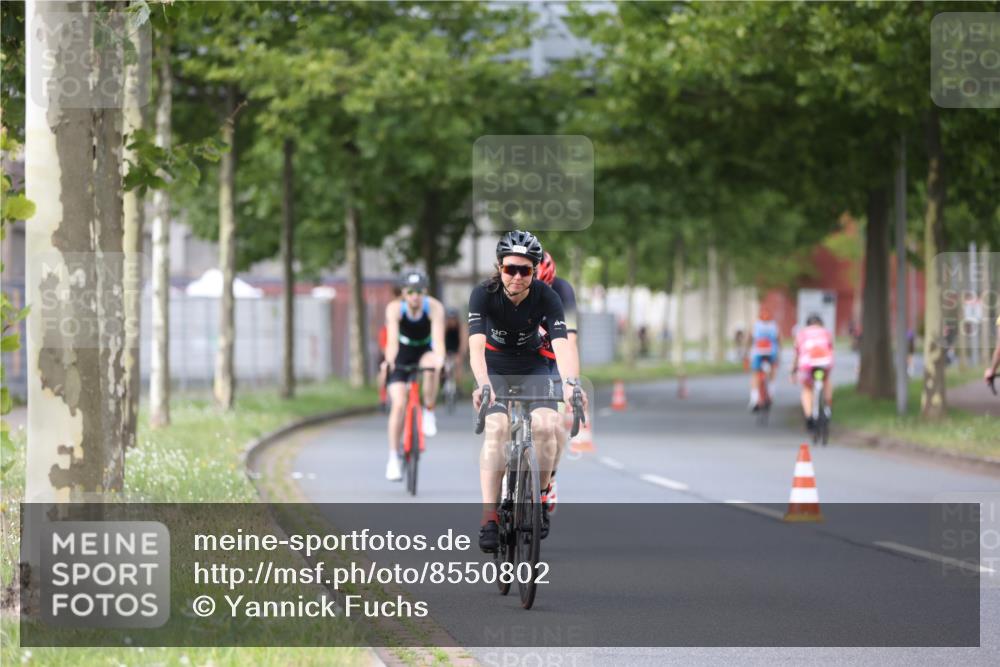 10.08.2025 - GEWOBA Citytriathlon Bremen Yannick Fuchs http://msf.ph/oto/8550802 10.08.2025 12:26:31 Radfahren 574, 628, 668, 731, 808, 837, 903, 930, 972 meine-sportfotos.de