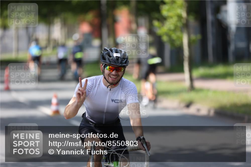 10.08.2025 - GEWOBA Citytriathlon Bremen Yannick Fuchs http://msf.ph/oto/8550803 10.08.2025 14:15:24 Radfahren 15, 45, 54, 55, 76, 88, 97, 108, 123 meine-sportfotos.de