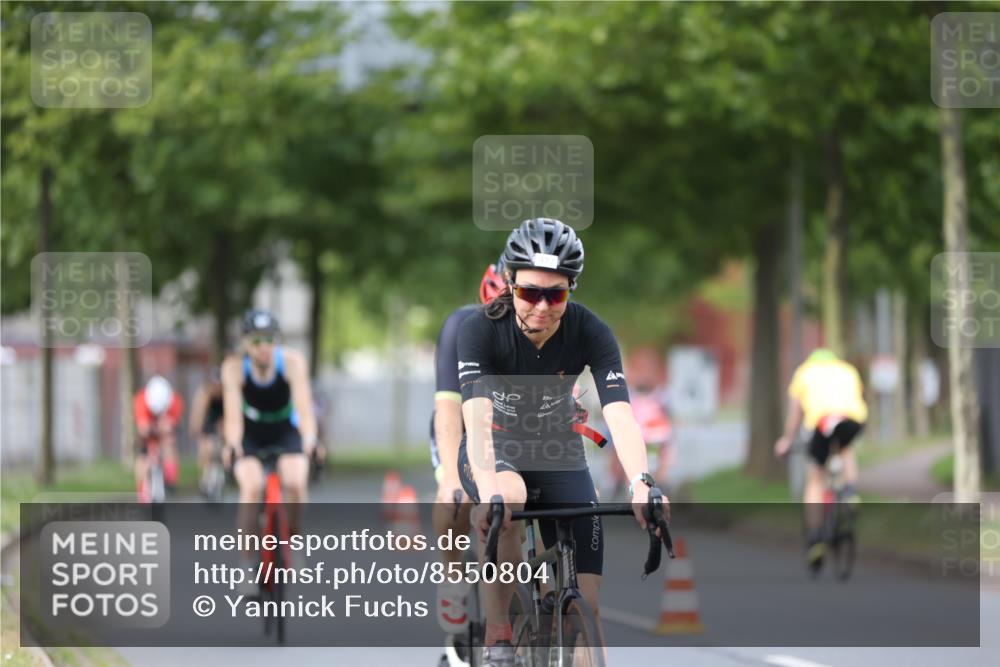 10.08.2025 - GEWOBA Citytriathlon Bremen Yannick Fuchs http://msf.ph/oto/8550804 10.08.2025 12:26:31 Radfahren 574, 628, 668, 731, 808, 837, 903, 930, 972 meine-sportfotos.de