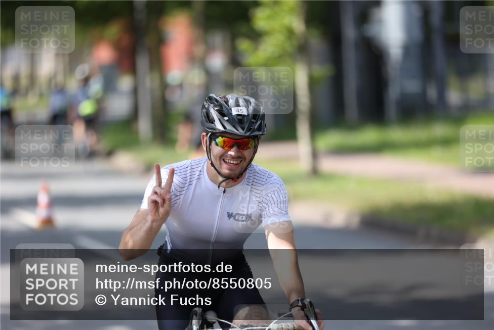 10.08.2025 - GEWOBA Citytriathlon Bremen Yannick Fuchs http://msf.ph/oto/8550805 10.08.2025 14:15:24 Radfahren 15, 45, 54, 55, 76, 88, 97, 108, 123 meine-sportfotos.de